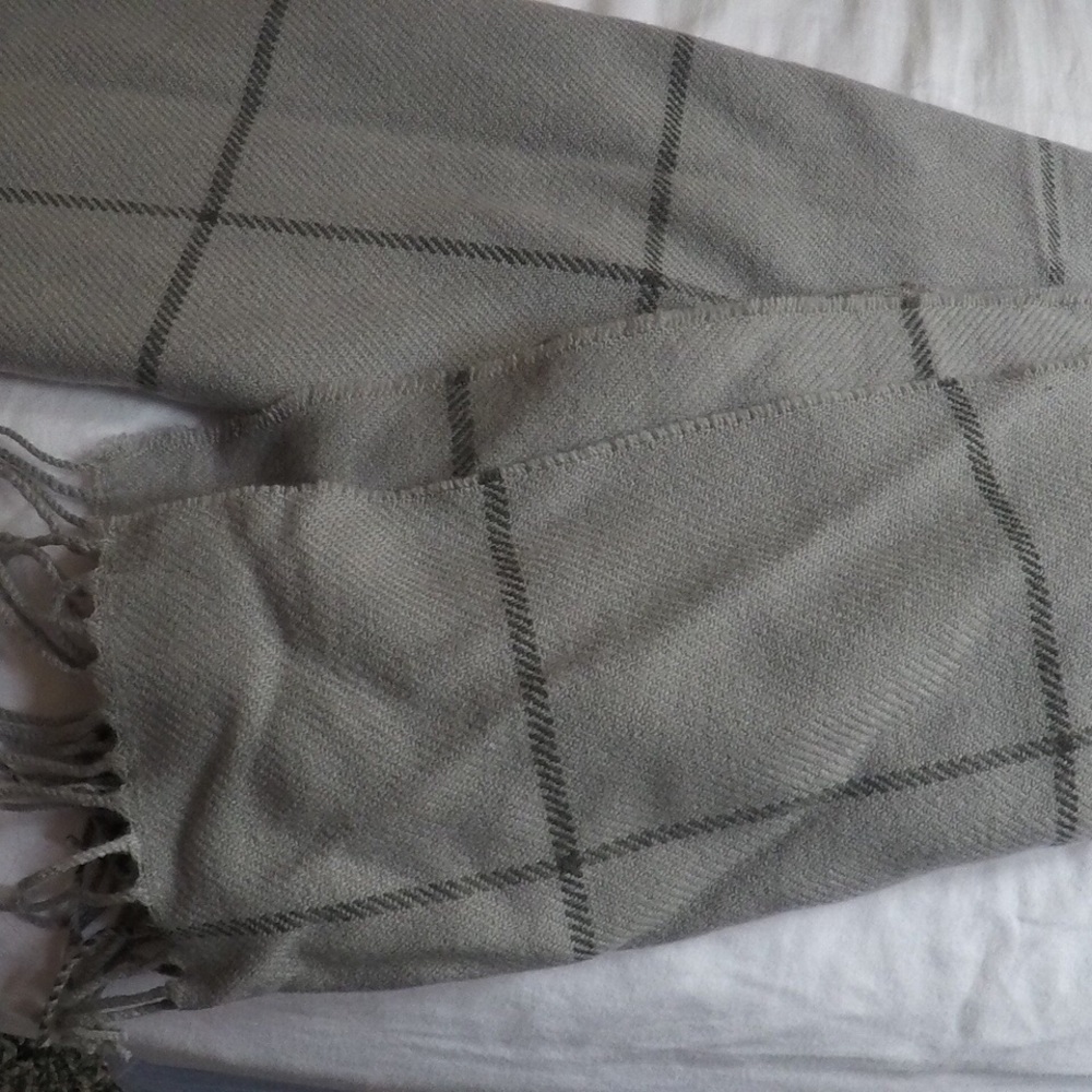 Grey scarf